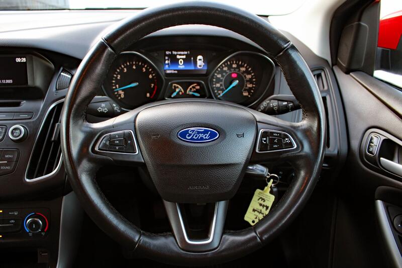 FORD FOCUS 1.0 T EcoBoost Zetec  2015