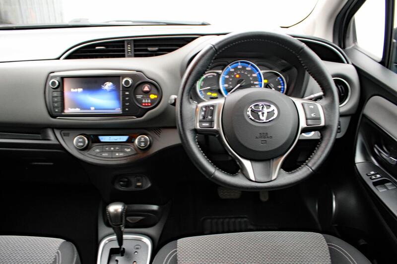 TOYOTA YARIS 1.5 VVT-h Icon  2014