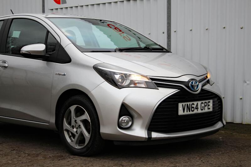 TOYOTA YARIS 1.5 VVT-h Icon  2014