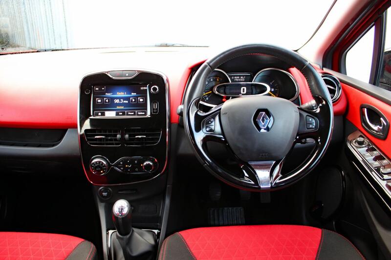 RENAULT CLIO 1.5 Dynamique S MediaNav dCi 90 Stop & Start 2014