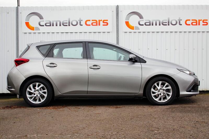 TOYOTA AURIS 1.6 D-4D Business Edition  2015