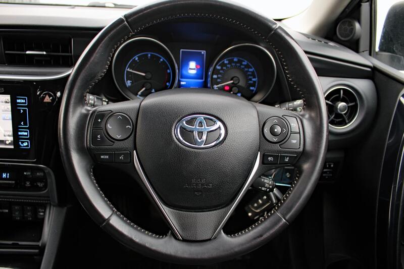 TOYOTA AURIS 1.6 D-4D Business Edition  2015