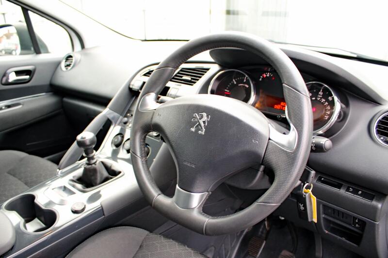 PEUGEOT 3008 1.6 HDi Active  2014