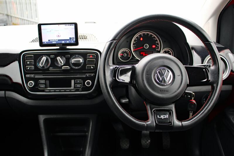 VOLKSWAGEN UP 1.0 Groove up!  2014