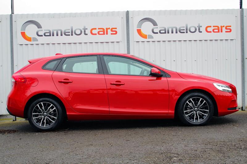 VOLVO V40 2.0 Momentum T2 2017