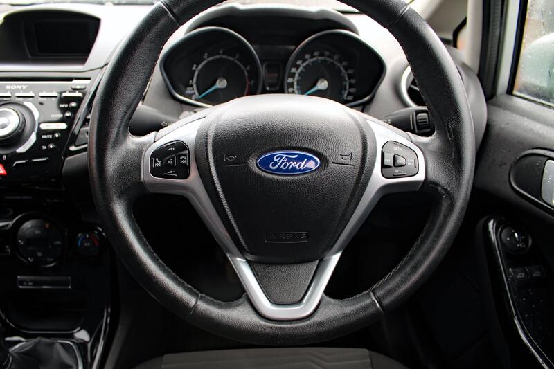 FORD FIESTA 1.0 T EcoBoost Titanium 2014