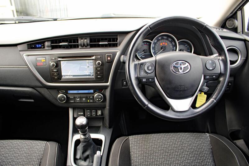 TOYOTA AURIS 1.6 V-Matic Icon+ 2015