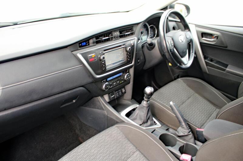 TOYOTA AURIS 1.6 V-Matic Icon+ 2015