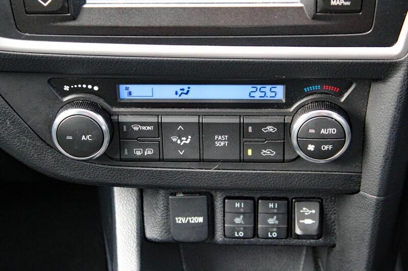 TOYOTA AURIS 1.6 V-Matic Icon+ 2015