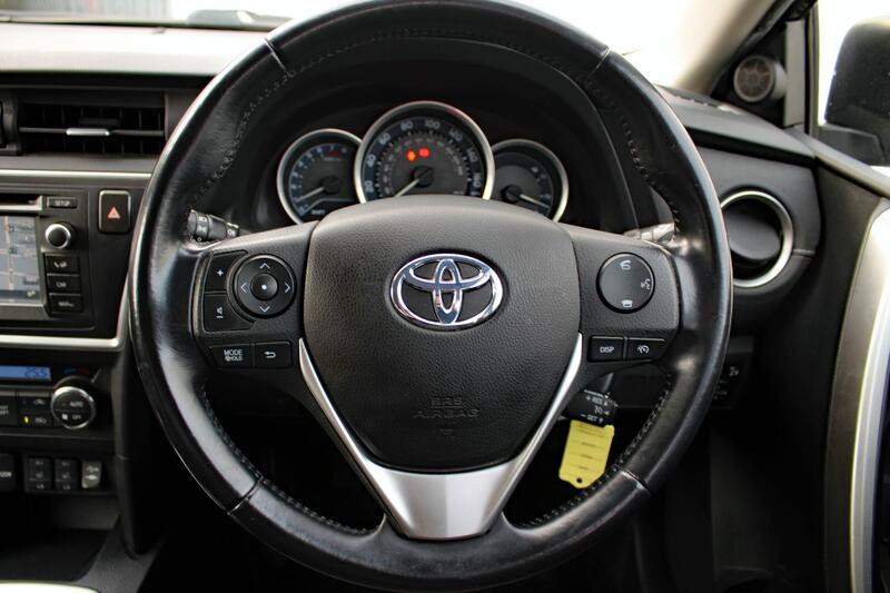 TOYOTA AURIS 1.6 V-Matic Icon+ 2015