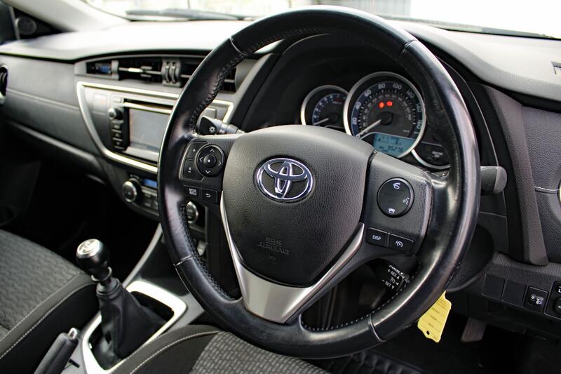 TOYOTA AURIS 1.6 V-Matic Icon+ 2015
