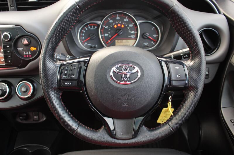 TOYOTA YARIS 1.3 Dual VVT-i Sport 2015
