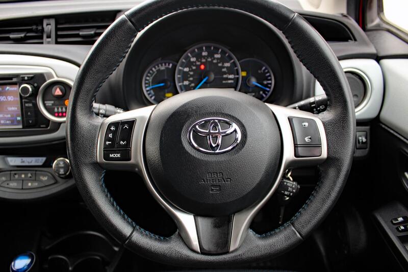 TOYOTA YARIS 1.5 VVT-h Icon Plus 2014