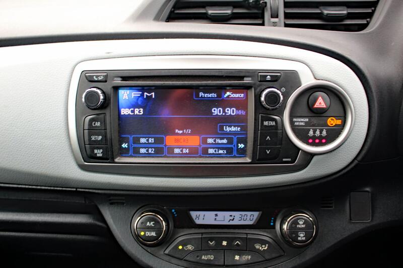 TOYOTA YARIS 1.5 VVT-h Icon Plus 2014