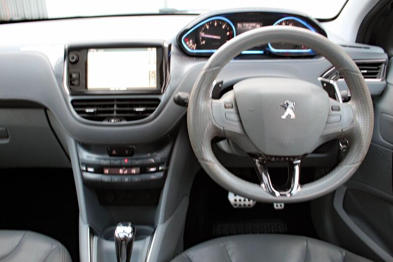 PEUGEOT 208 1.6 e-HDi Feline 2013