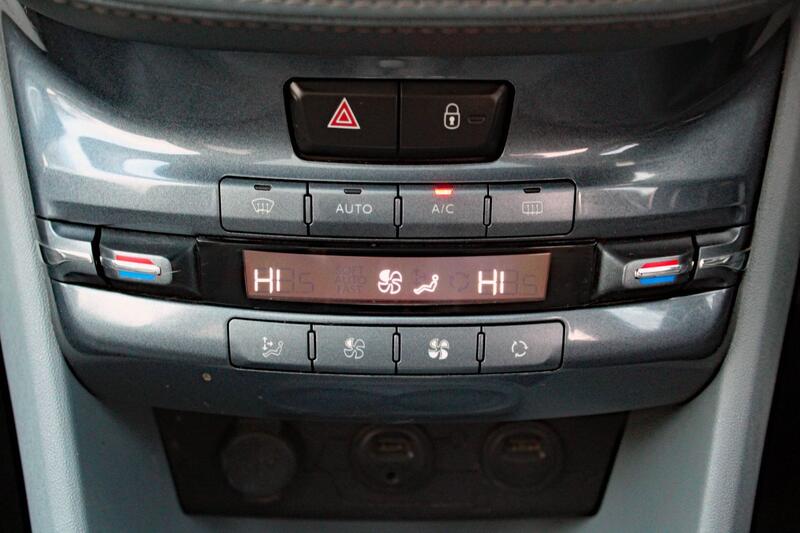 PEUGEOT 208 1.6 e-HDi Feline 2013