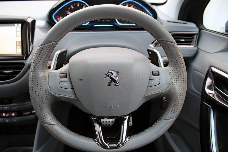PEUGEOT 208 1.6 e-HDi Feline 2013