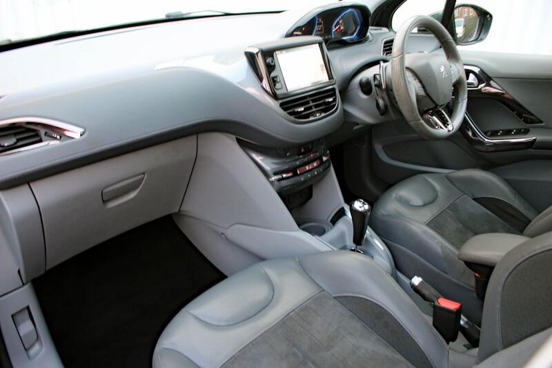 PEUGEOT 208 1.6 e-HDi Feline 2013