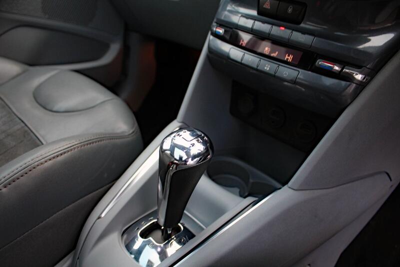 PEUGEOT 208 1.6 e-HDi Feline 2013