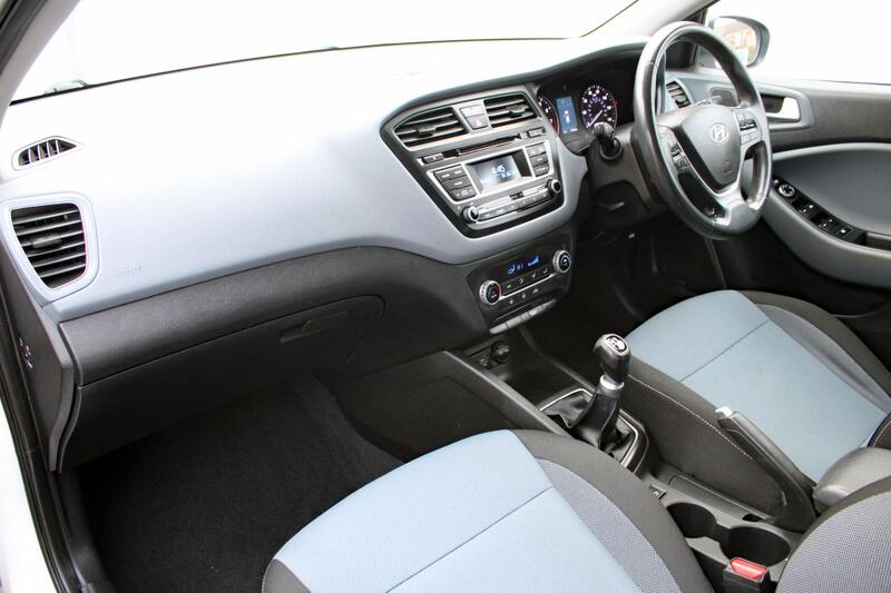 HYUNDAI I20 1.2 Premium 2015