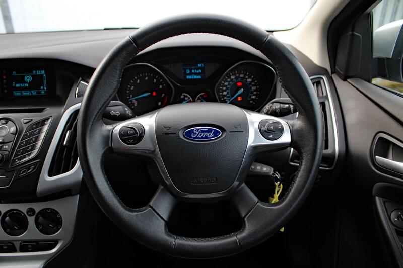 FORD FOCUS 1.0 T EcoBoost Zetec 2014