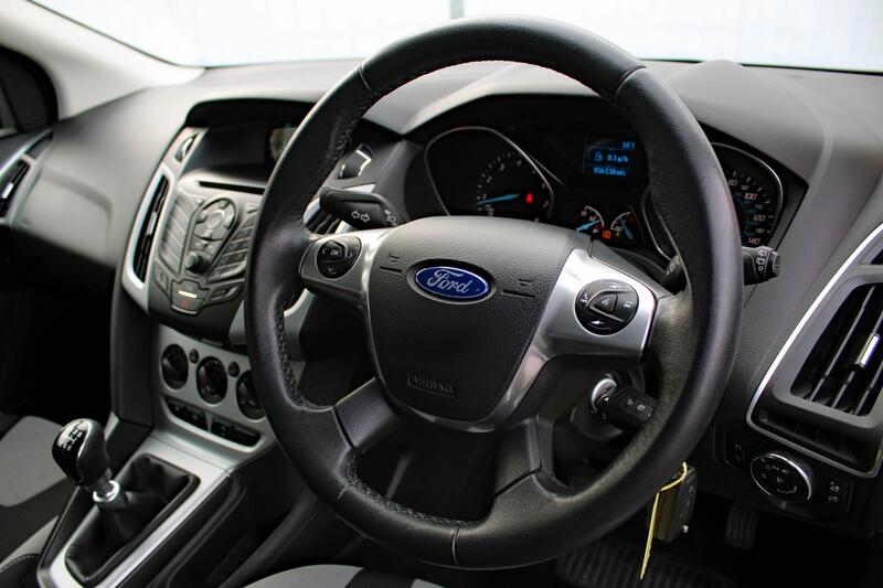 FORD FOCUS 1.0 T EcoBoost Zetec 2014