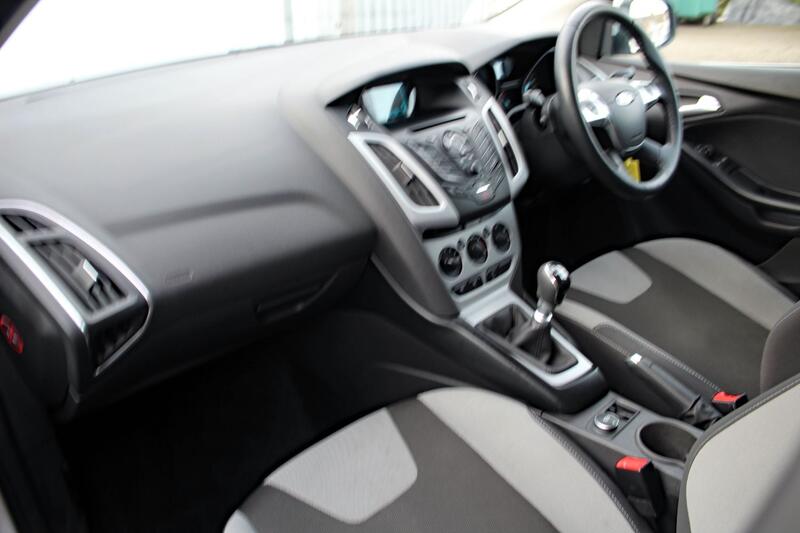 FORD FOCUS 1.0 T EcoBoost Zetec 2014