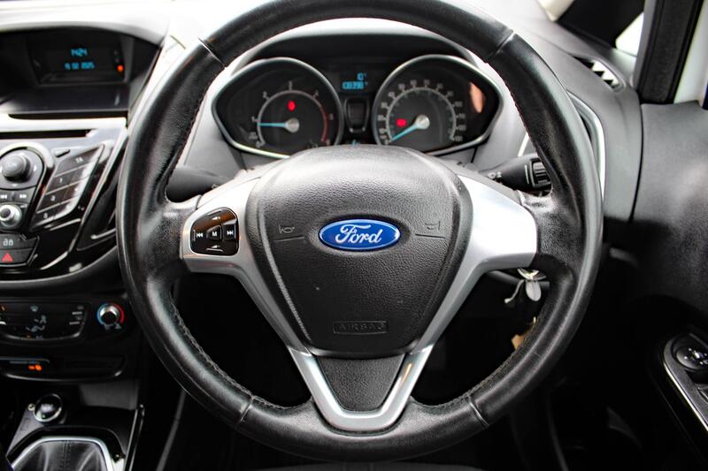 FORD B-MAX 1.5 TDCi Zetec 2013