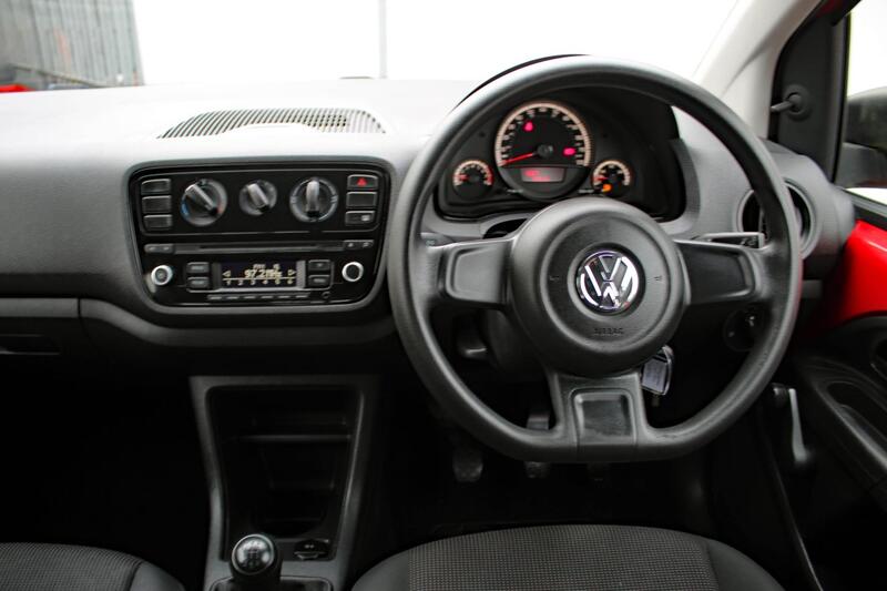 VOLKSWAGEN UP 1.0 Take up! 2014