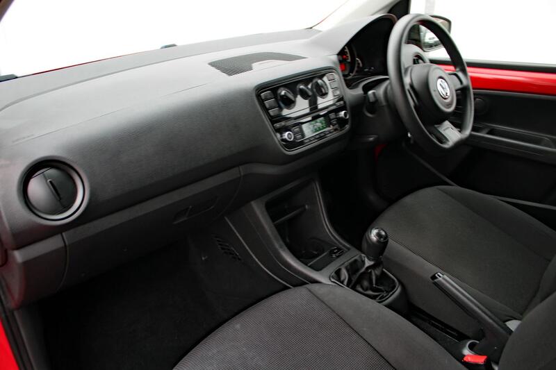 VOLKSWAGEN UP 1.0 Take up! 2014