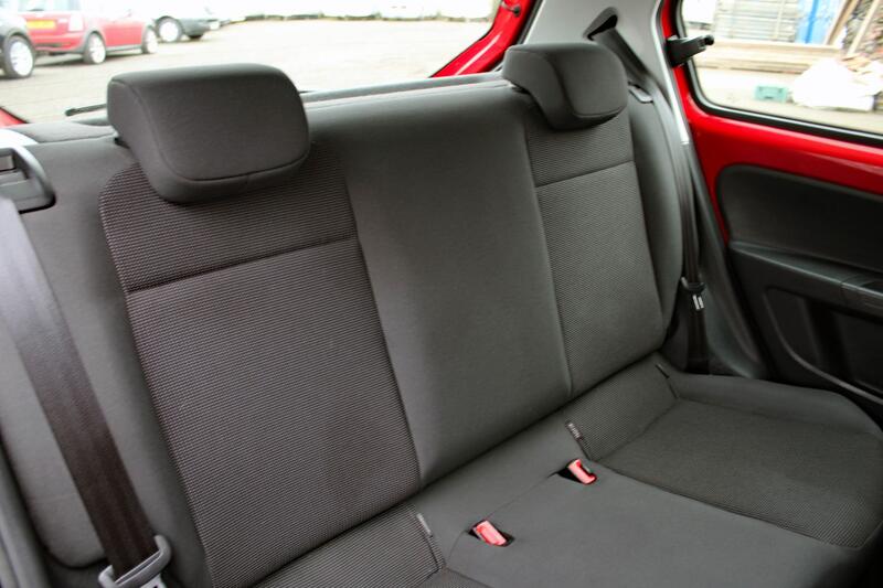 VOLKSWAGEN UP 1.0 Take up! 2014