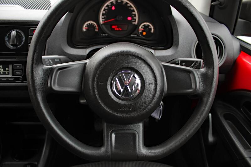 VOLKSWAGEN UP 1.0 Take up! 2014