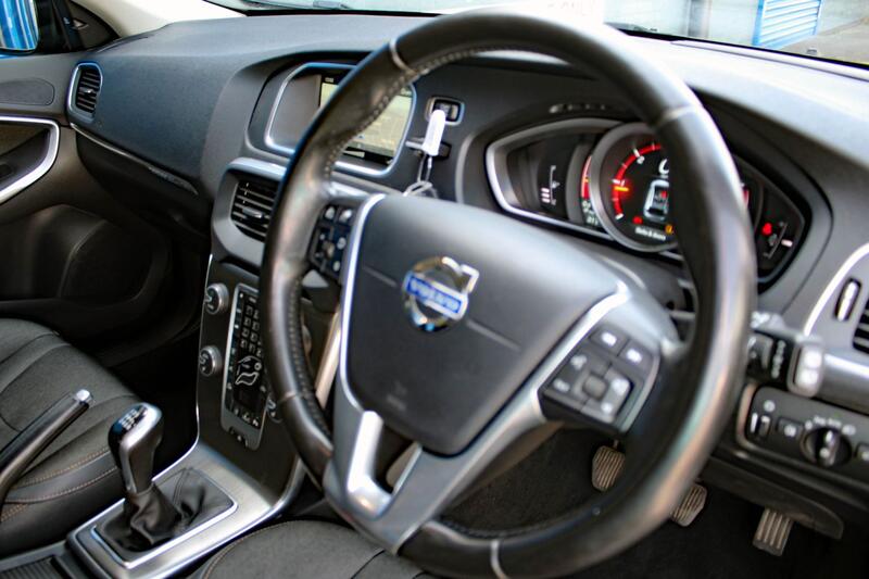 VOLVO V40 CROSS COUNTRY 2.0 Cross Country D3 2015