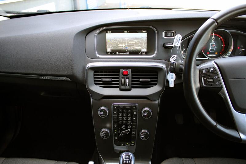VOLVO V40 CROSS COUNTRY 2.0 Cross Country D3 2015