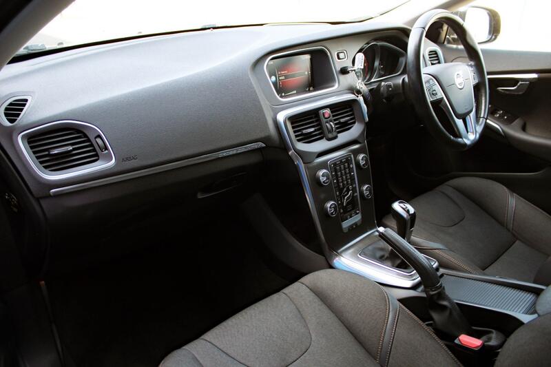VOLVO V40 CROSS COUNTRY 2.0 Cross Country D3 2015