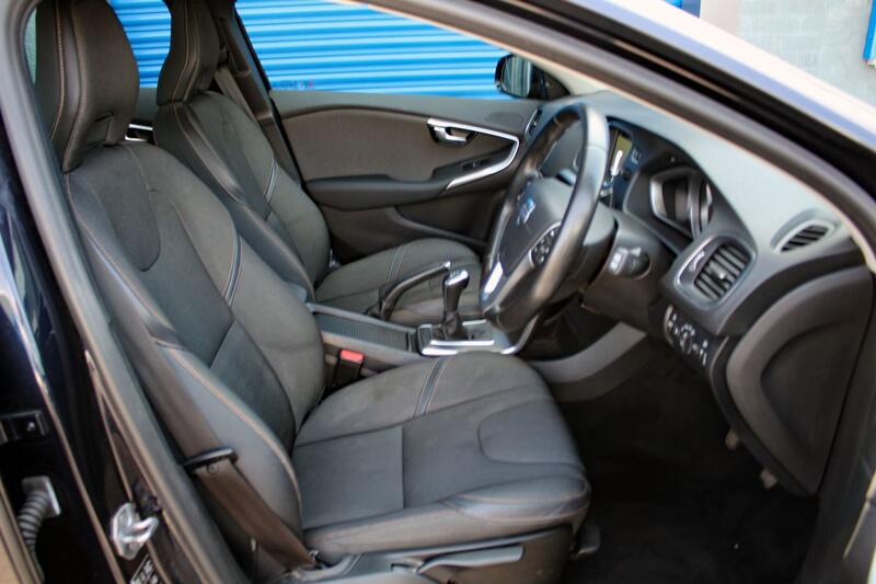 VOLVO V40 CROSS COUNTRY 2.0 Cross Country D3 2015