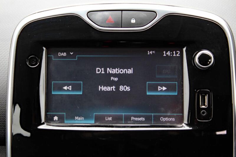 RENAULT CLIO 1.2 Dynamique Nav 1.2 16V 75 2015