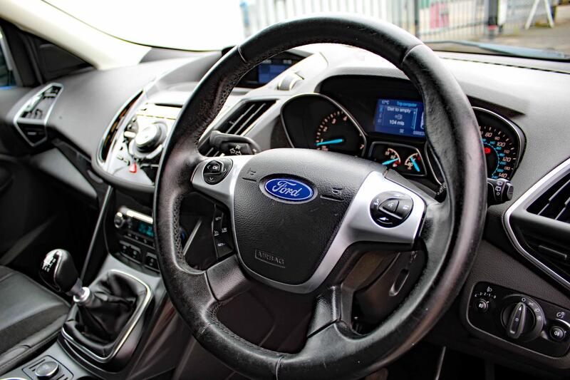 FORD KUGA 1.5 T EcoBoost Titanium 2015
