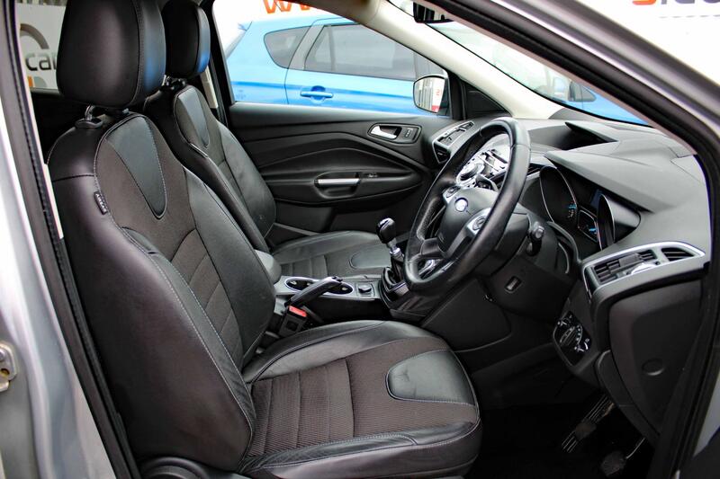 FORD KUGA 1.5 T EcoBoost Titanium 2015