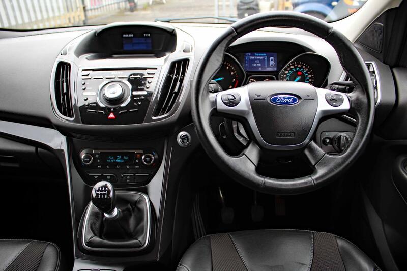 FORD KUGA 1.5 T EcoBoost Titanium 2015