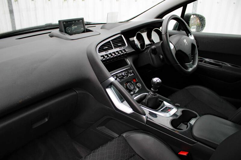 PEUGEOT 3008 1.6 BlueHDi Allure 2016