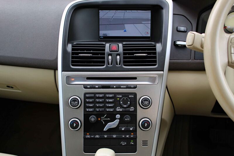 VOLVO XC60 2.4 D5 SE LUX AWD 2010
