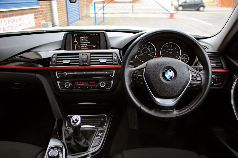 BMW 3 SERIES 2.0 318D SPORT 2013