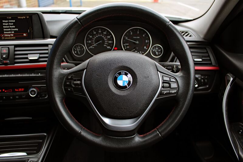 BMW 3 SERIES 2.0 318D SPORT 2013