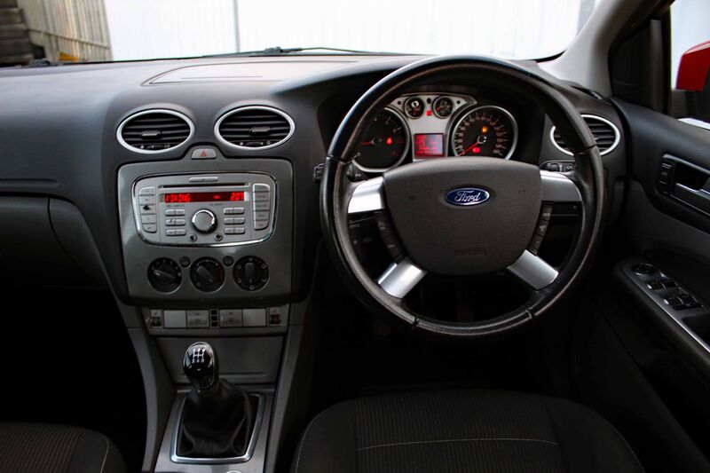 FORD FOCUS 1.6 TITANIUM 2010