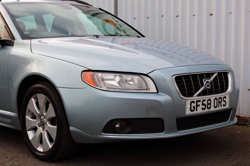 VOLVO V70 2.0 SE TD 2009