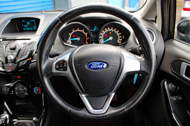 FORD FIESTA 1.25 ZETEC 2013