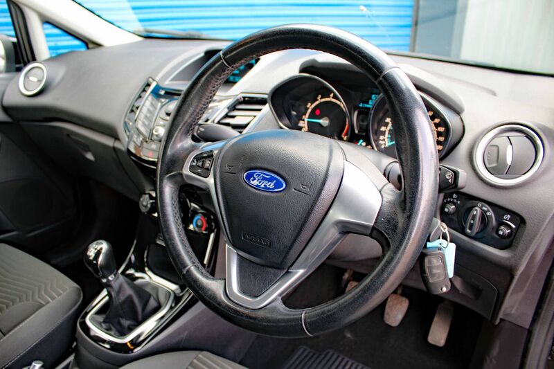 FORD FIESTA 1.25 ZETEC 2013