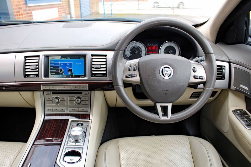 JAGUAR XF 3.0 PORTFOLIO V6 2009