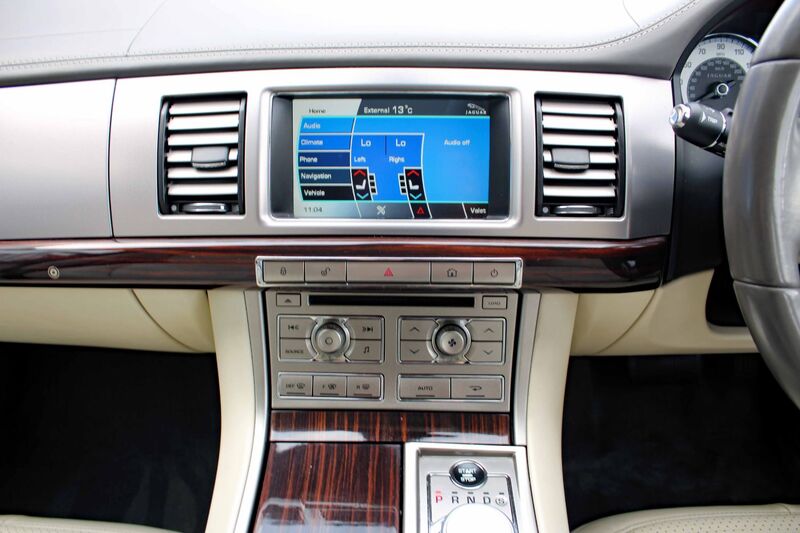 JAGUAR XF 3.0 PORTFOLIO V6 2009